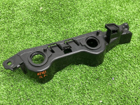 Audi / A6 / Кронштейн крыла