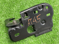 Volkswagen / Touareg / Крюк капота