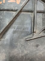 Volkswagen / Touareg / Брызговик