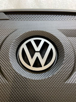Volkswagen / Golf / Декоративная крышка двигателя