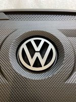 Volkswagen / Golf / Декоративная крышка двигателя