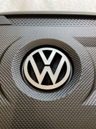 Volkswagen / Golf / Декоративная крышка двигателя