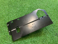 Audi / A6 / Кронштейн обшивки багажника