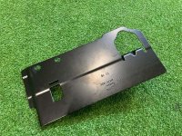 Audi / A6 / Кронштейн обшивки багажника