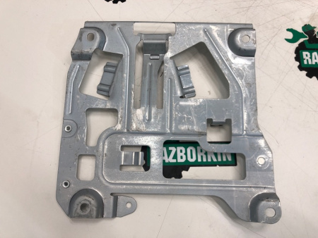 Mercedes-Benz / GLC 250d 4-matic / Кронштейн