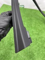 Audi / A4 / Облицовка проема стекла двери