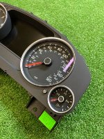 Volkswagen / Touareg / Панель приборов