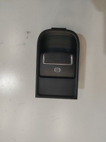 Volkswagen / Tiguan / Кнопка стояночного тормоза