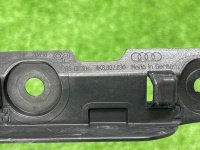 Audi / A7 / Направляющая бампера