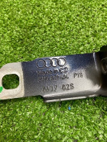 Audi / A5 / Кронштейн крыла