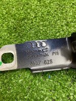 Audi / A5 / Кронштейн крыла