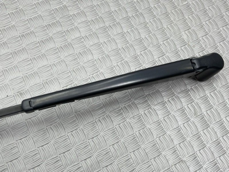 Mercedes-Benz / GLC 250d 4-matic / Поводок заднего стеклоочистителя