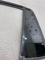 Chevrolet / Tahoe / Форточка двери