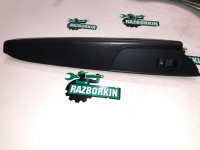 Volkswagen / Touareg / Подлокотник двери