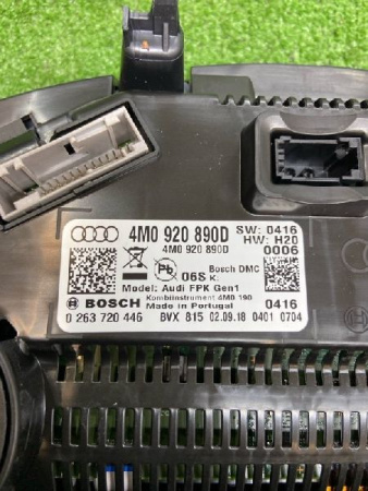 Audi / Q7 / Панель приборов