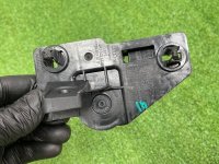 Audi / A6 / Кронштейн ручки открытия капота