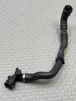 Audi / A4 / Патрубок радиатора