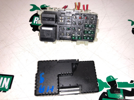 Volvo / XC60 / Блок предохранителей в багажнике REM