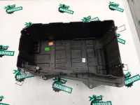 Porsche / Cayenne / Корпус АКБ