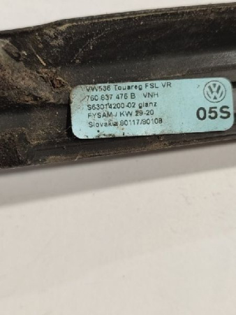 Volkswagen / Touareg / Молдинг стекла двери