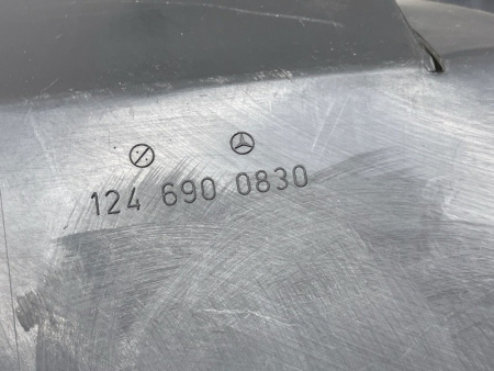 Mercedes-Benz / E-Class / Обшивка багажника