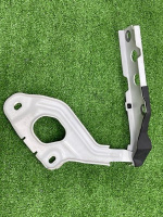 Audi / A6 / Петля капота