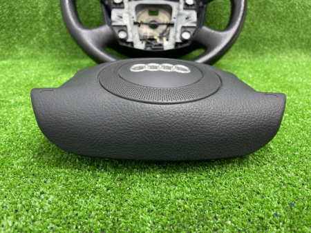 Audi / s8 / Руль