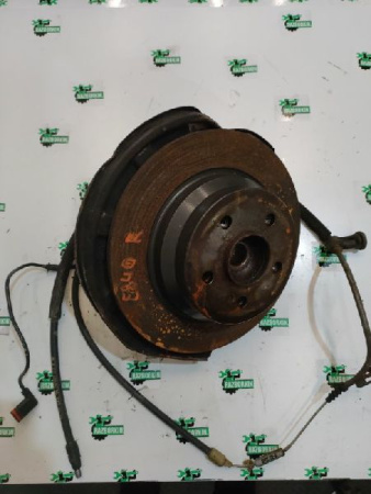 Mercedes-Benz / E-Class / Цапфа