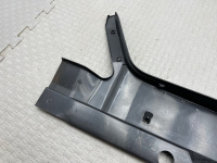 Mercedes-Benz / 300E / Обшивка багажника