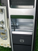 Audi / Q8 / Кнопка стояночного тормоза