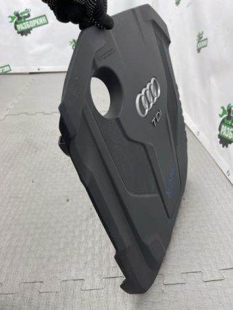 Audi / A6 / Декоративная крышка двигателя