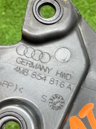 Audi / Q8 / Брызговик