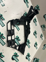 Volkswagen / Touareg / Направляющая бампера