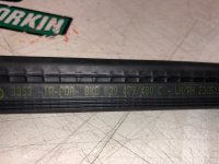 Audi / A4 / Уплотнитель стекла двери