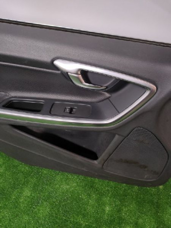 Volvo / S60 / Дверь боковая