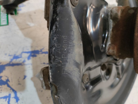 Volkswagen / Tiguan / Кулак поворотный