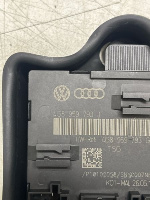 Audi / A6 / Блок управления двери