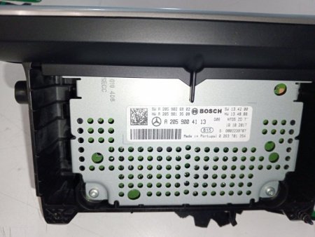 Mercedes-Benz / GLC 250d 4-matic / Дисплей мультимедиа