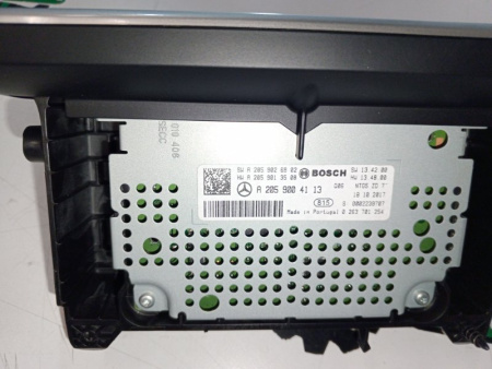 Mercedes-Benz / GLC 250d 4-matic / Дисплей мультимедиа