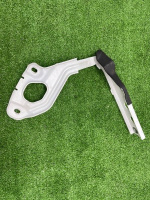 Audi / A6 / Петля капота