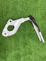 Audi / A6 / Петля капота