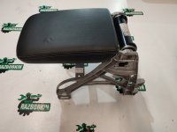 Audi / A5 / Подлокотник