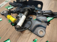 BMW / 5-Series / Петля капота