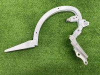 Audi / A6 / Петля крышки багажника