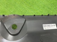 Audi / A4 / Накладка замка капота