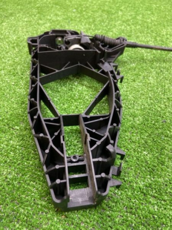 Audi / Q8 / Кронштейн ручки двери