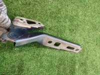 Audi / Q7 / Петля капота