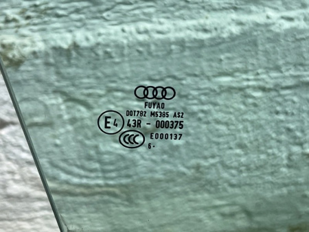 Audi / A5 / Стекло двери