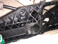 Volkswagen / Tiguan / Кронштейн ручки двери