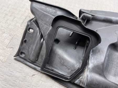 BMW / M6 / Воздуховод